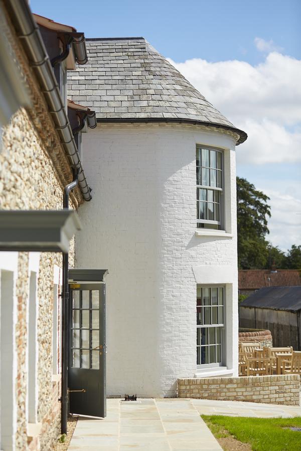 Bed & Breakfast The White House 4*